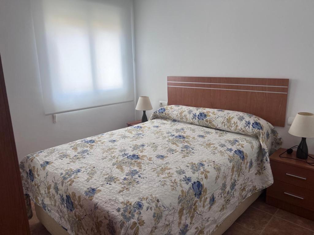 Apartamentos La Caleta Калета Де Велес Екстериор снимка