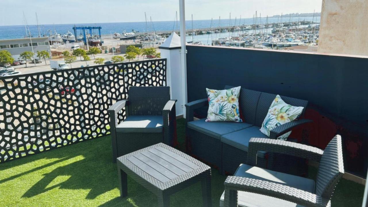 Apartamentos La Caleta Калета Де Велес Екстериор снимка
