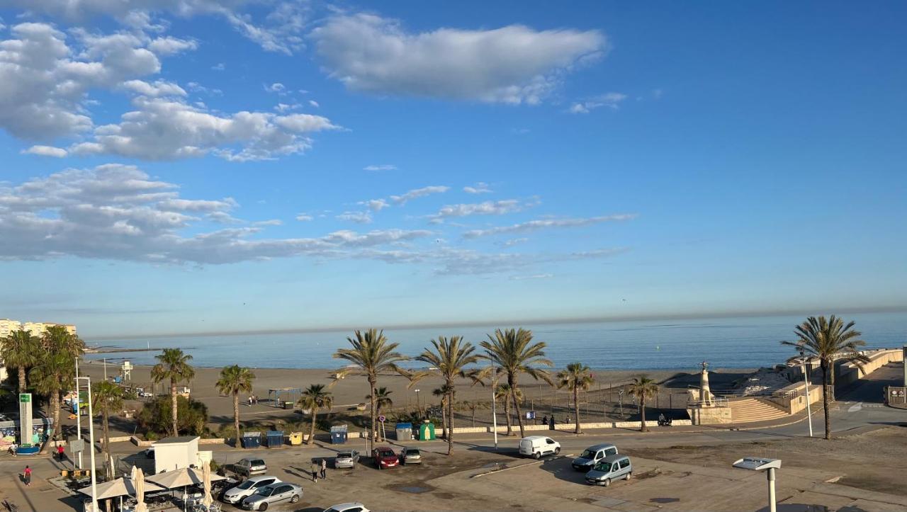 Apartamentos La Caleta Калета Де Велес Екстериор снимка