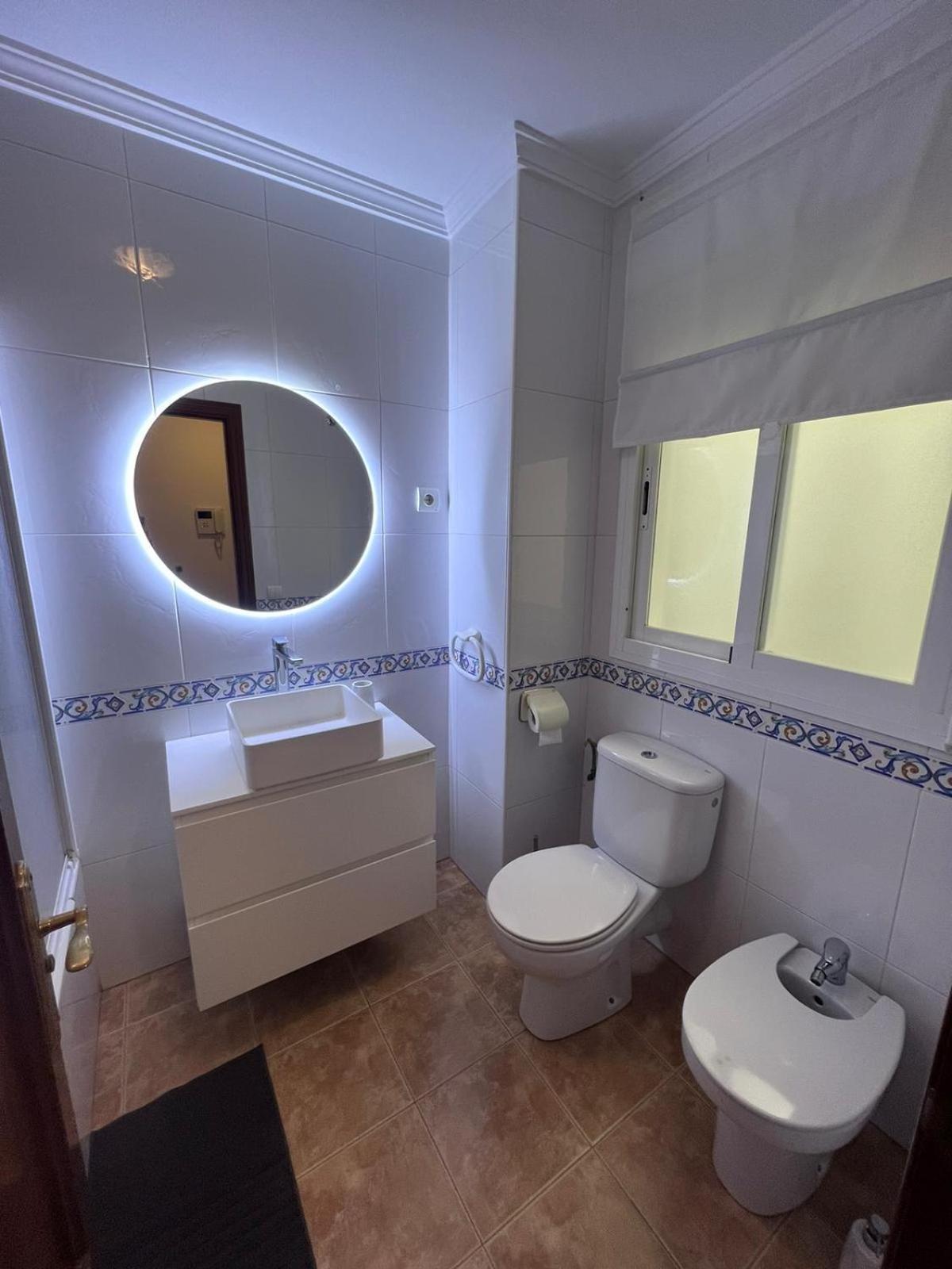 Apartamentos La Caleta Калета Де Велес Екстериор снимка