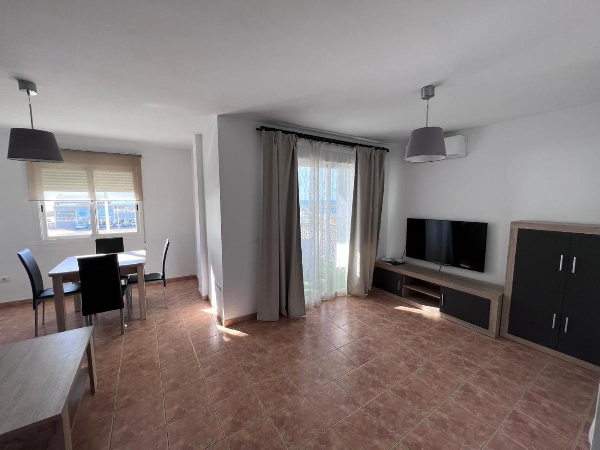 Apartamentos La Caleta Калета Де Велес Екстериор снимка