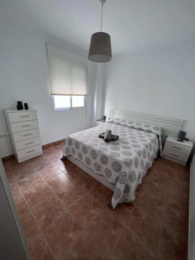 Apartamentos La Caleta Калета Де Велес Екстериор снимка