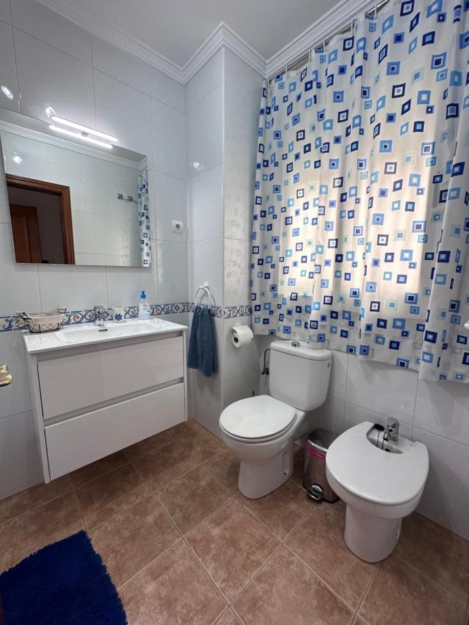 Apartamentos La Caleta Калета Де Велес Екстериор снимка